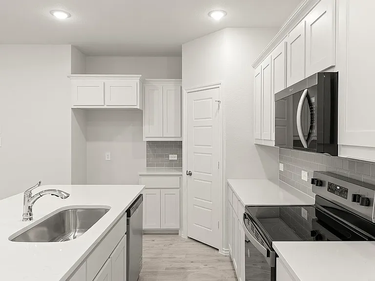 3311 Dahlia Dr — Photo 6