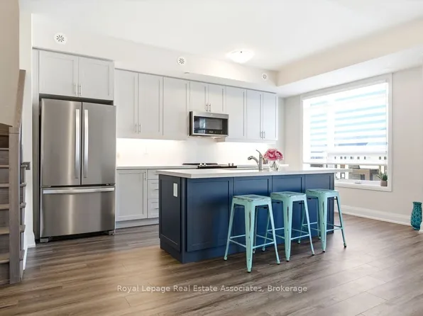 1569 Rose Way, Milton, ON