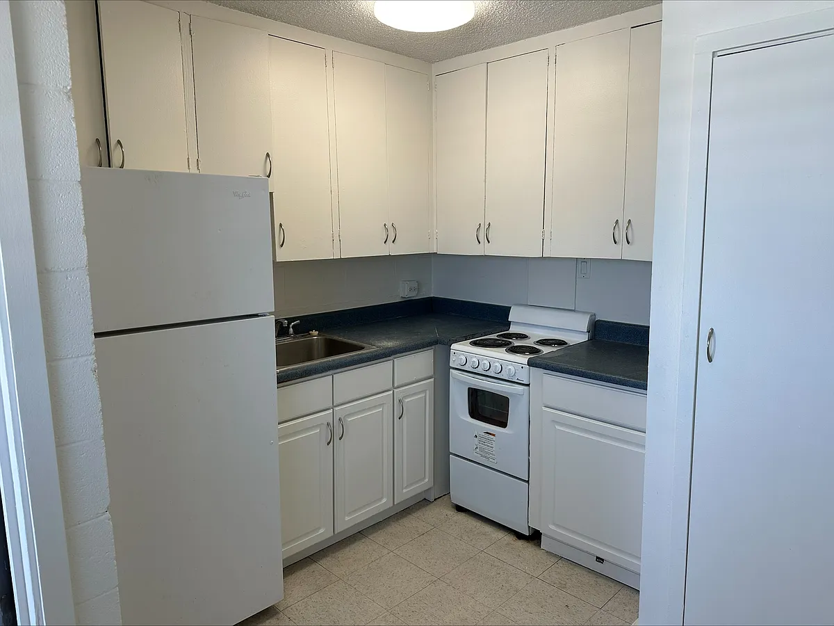 Building Photo - 2143 Kauhana St #D