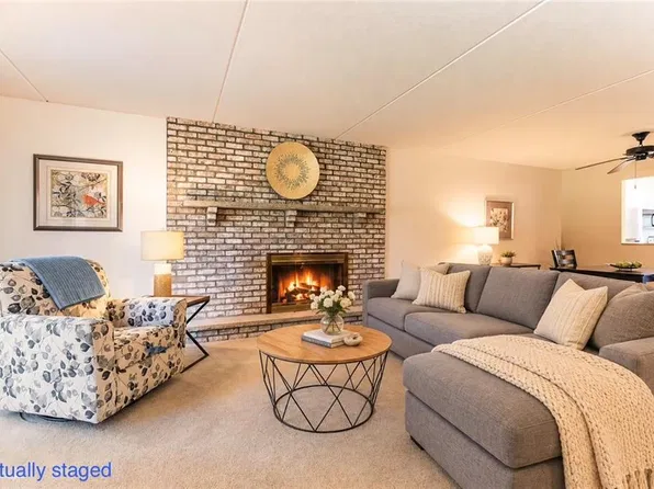 650 E Greenwich Ave APT 7-105, West Warwick, RI 02893