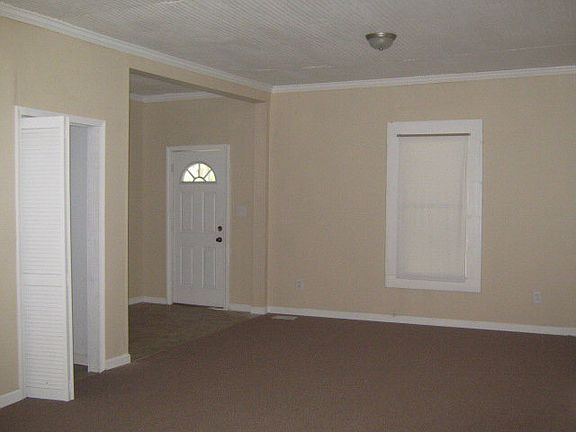 4th image of 604 Hughes St
