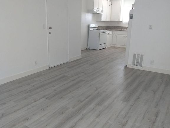 3rd image of 11116 Berendo Ave APT 6