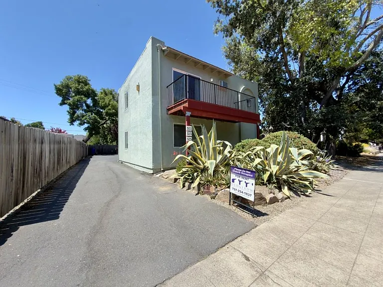 RIV511-525 — Photo 1