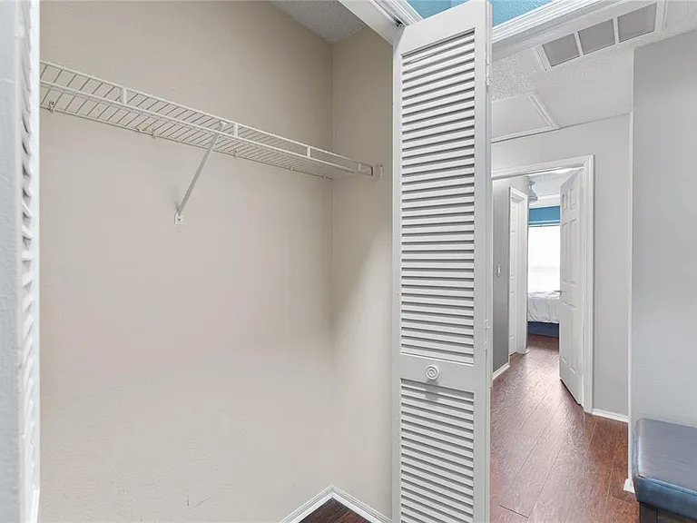 2304 Fletchers Point Cir — Photo 23