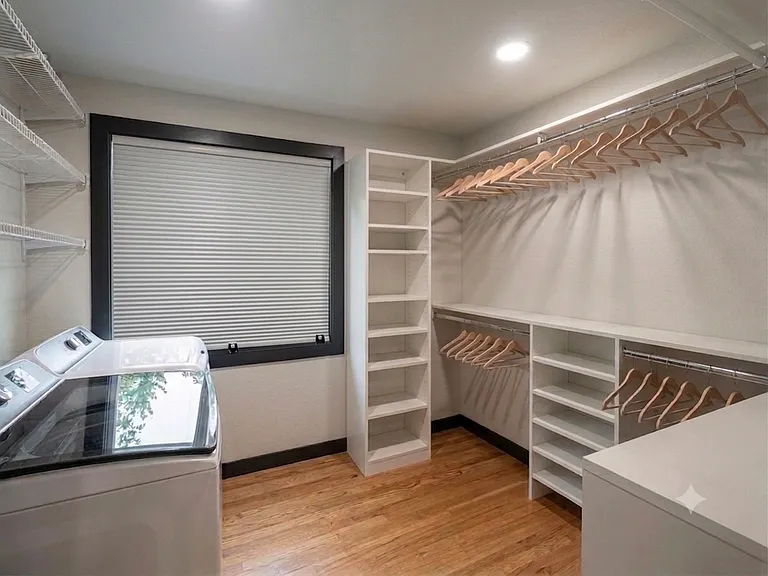 2028 Oriole Ave — Photo 12