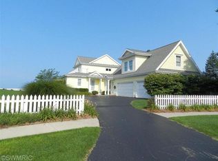 3414 Magnolia Ln, Saint Joseph, MI 49085