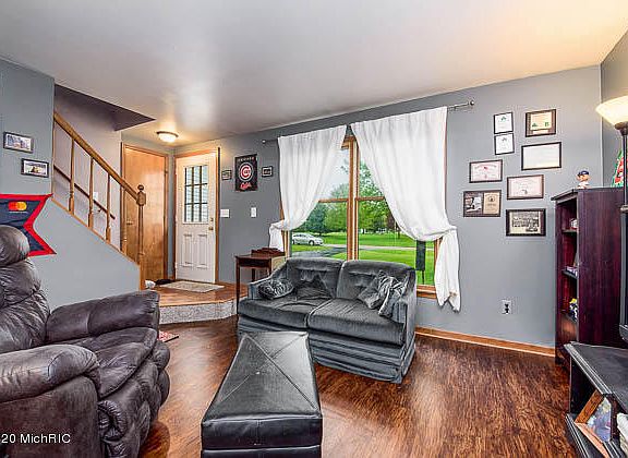 4th image of 22813 Canary Ave