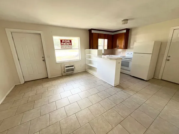 5743 11th St, Zephyrhills, FL 33542