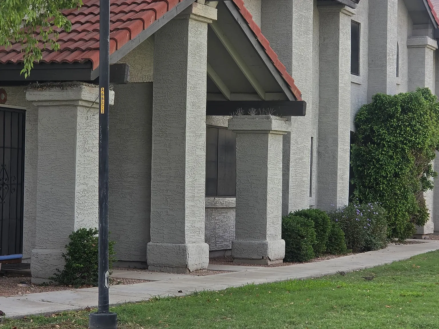3 bed, 2.5 bath, 1430 sqft, $2,400 — Photo 3