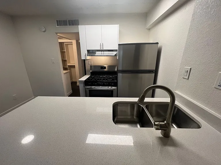 The Loreto Apartments — Photo 28