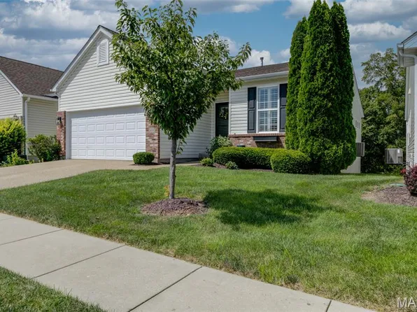 1039 Silo Bend Dr, Wentzville, MO 63385