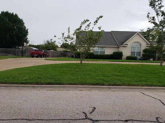 3rd image of 604 Remington Park