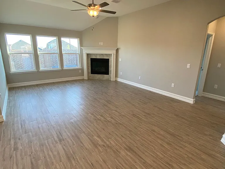 2816 Redbud Ln — Photo 13