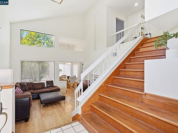 4th image of 1032 Burnham Dr