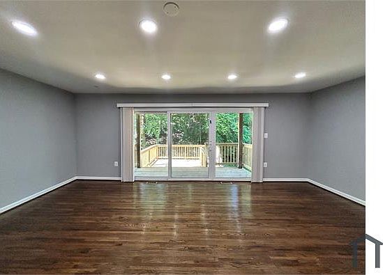 3rd image of 8270 Vosges Rd #A