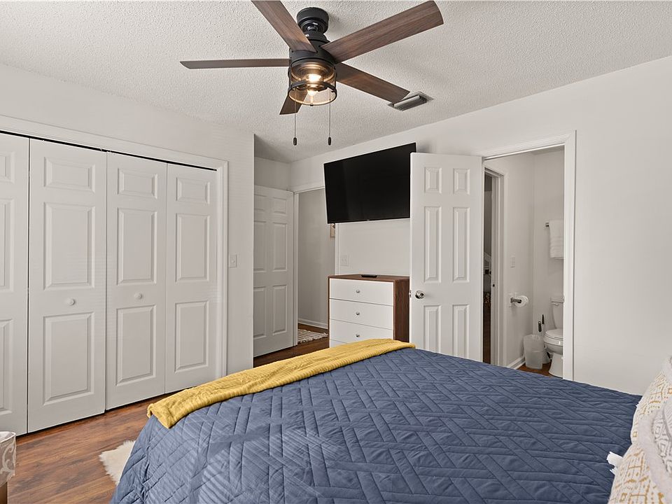 2nd image of 300 S Grove Blvd
