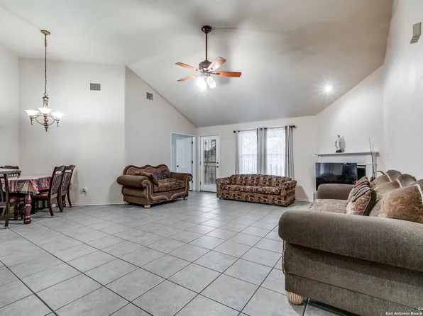 745 Cimarron Square, Poteet, TX 78065