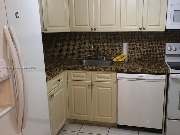 4th image of 16851 NE 23rd Ave #B121