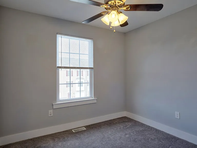 2102 E Oak Rd #F2 — Photo 28