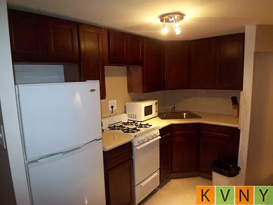 Rented by KVNY Soho | media 28