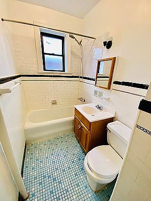 5th image of 2267 35th St APT 4C