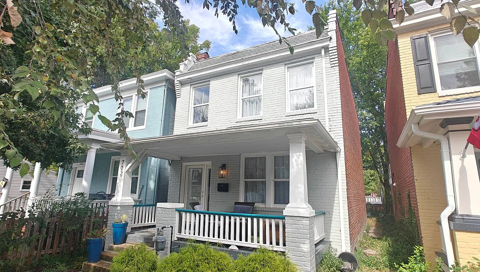 Renovated row house minutes from Downtown — Photo 1