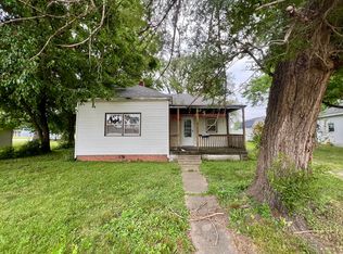 809 E Macon St, Clinton, IL 61727