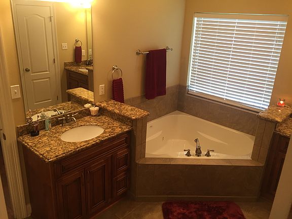 4th image of 803 Country Cottage Blvd