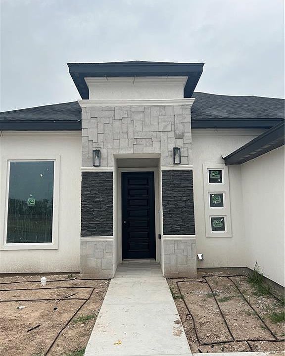 2nd image of 604 La Laguna Rd