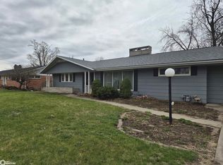 1205 S 15th Ave W, Newton, IA 50208