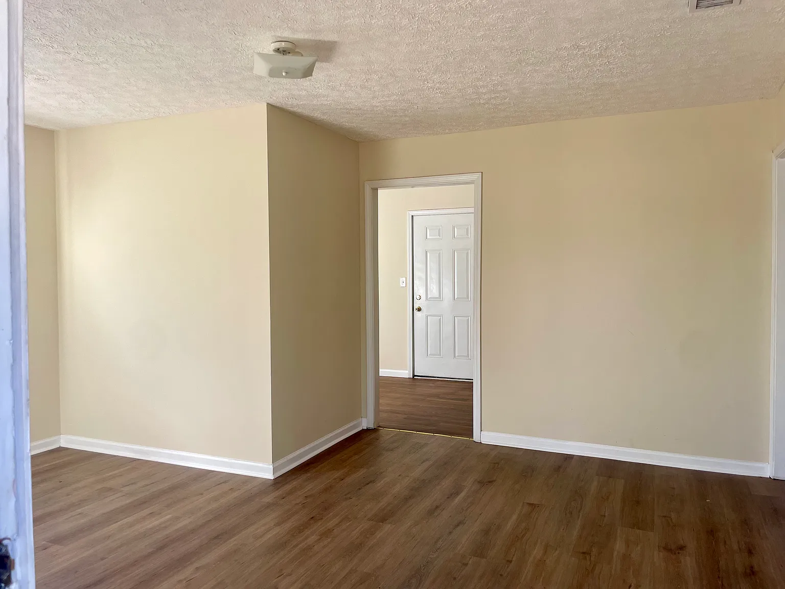2 bed, 748 sqft, $1,000 — Photo 1