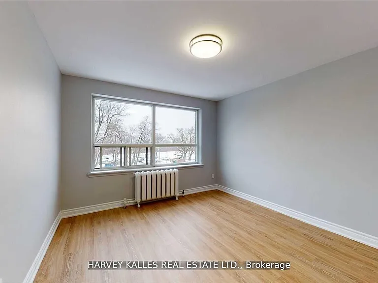 4 Greentree Ct #B3 — Photo 8