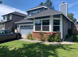 8042 Creekside Dr, Windsor, CA 95492