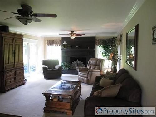 3rd image of 3728 Idlewood Dr