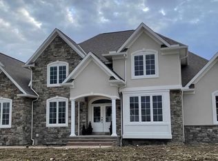 346 Glasgow Dr, Highland Heights, OH 44143