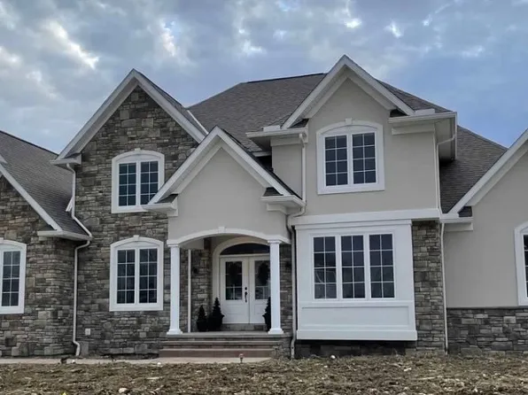 346 Glasgow Dr, Highland Heights, OH 44143