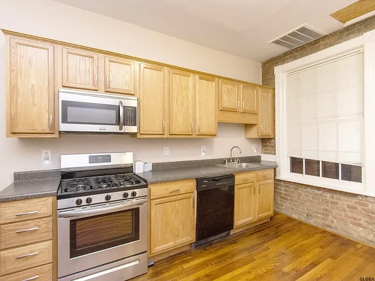 341 Madison Ave #2 — Photo 7