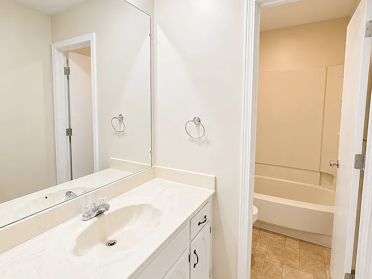 324 NE Cedar Ct — Photo 16