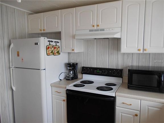 3rd image of 6735 Laurel Ct