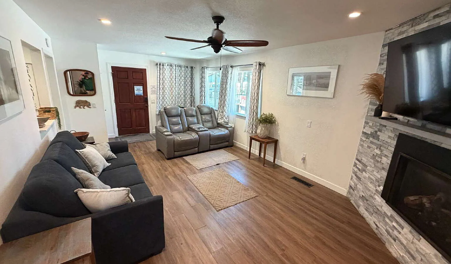 2 bed, 1.0 bath, 1040 sqft, $2,999 — Photo 1