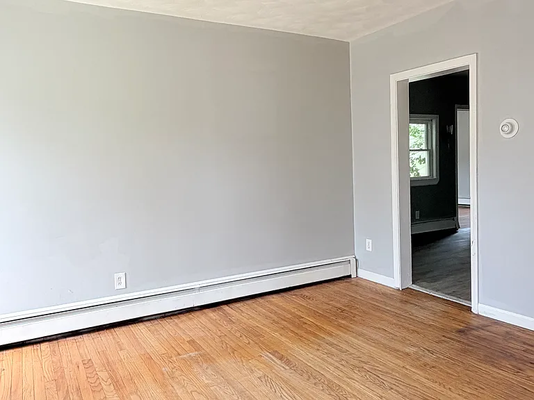 271 Glen St #1 — Photo 2