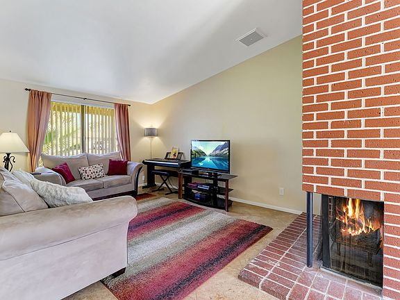 4th image of 10107 W Glenrosa Ave