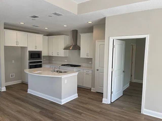 3 bed, 1388 sqft, $2,400 — Photo 3