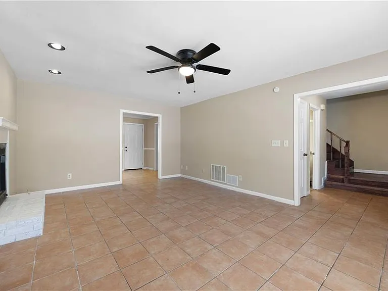 2898 Lakemont Dr SW — Photo 3
