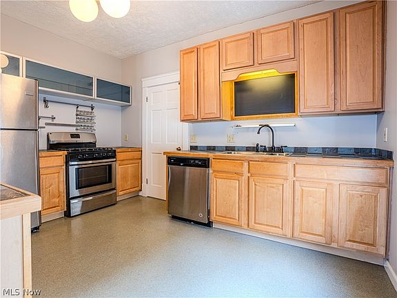 4th image of 10105 Baltic Rd