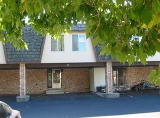 19 Cour Caravelle, Palos Hills, IL 60465