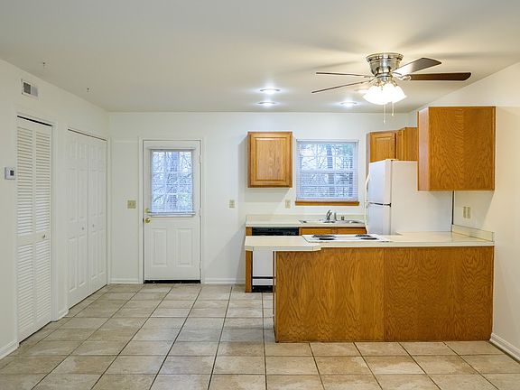5th image of 113 College Street Rd #M