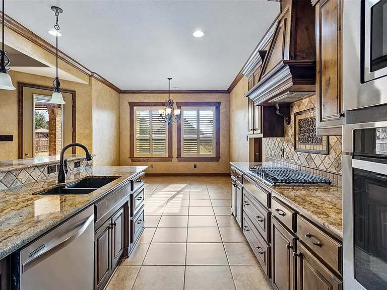 1317 Bluff Springs Dr — Photo 15