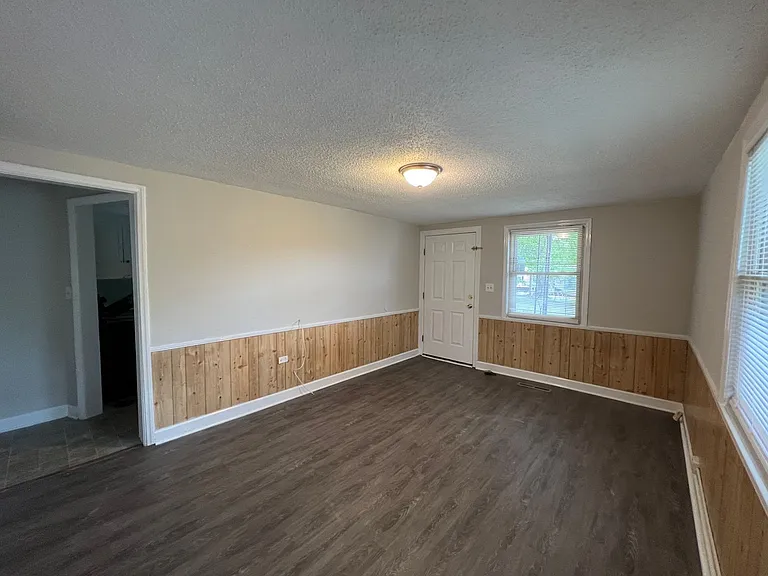 1508 Beechwood Dr — Photo 3