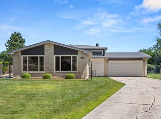 3N445 Jill Ct, Elmhurst, IL 60126